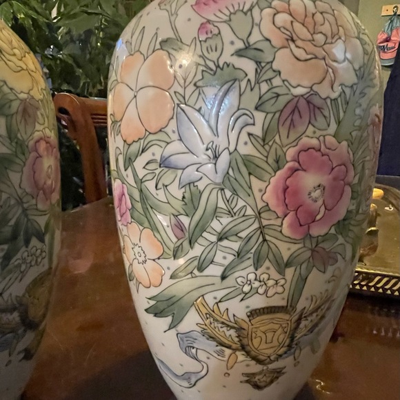 1 Chinoiserie Floral vase per price.No bundles. - Picture 10 of 16